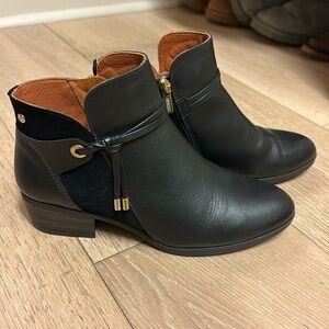 Pikolinos Black Boots